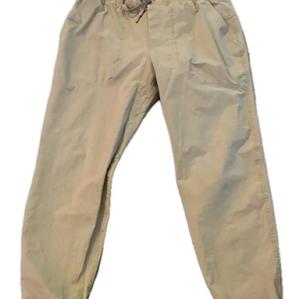 Lululemon Athletica Khaki Cropped Pants - Picture 4 of 5